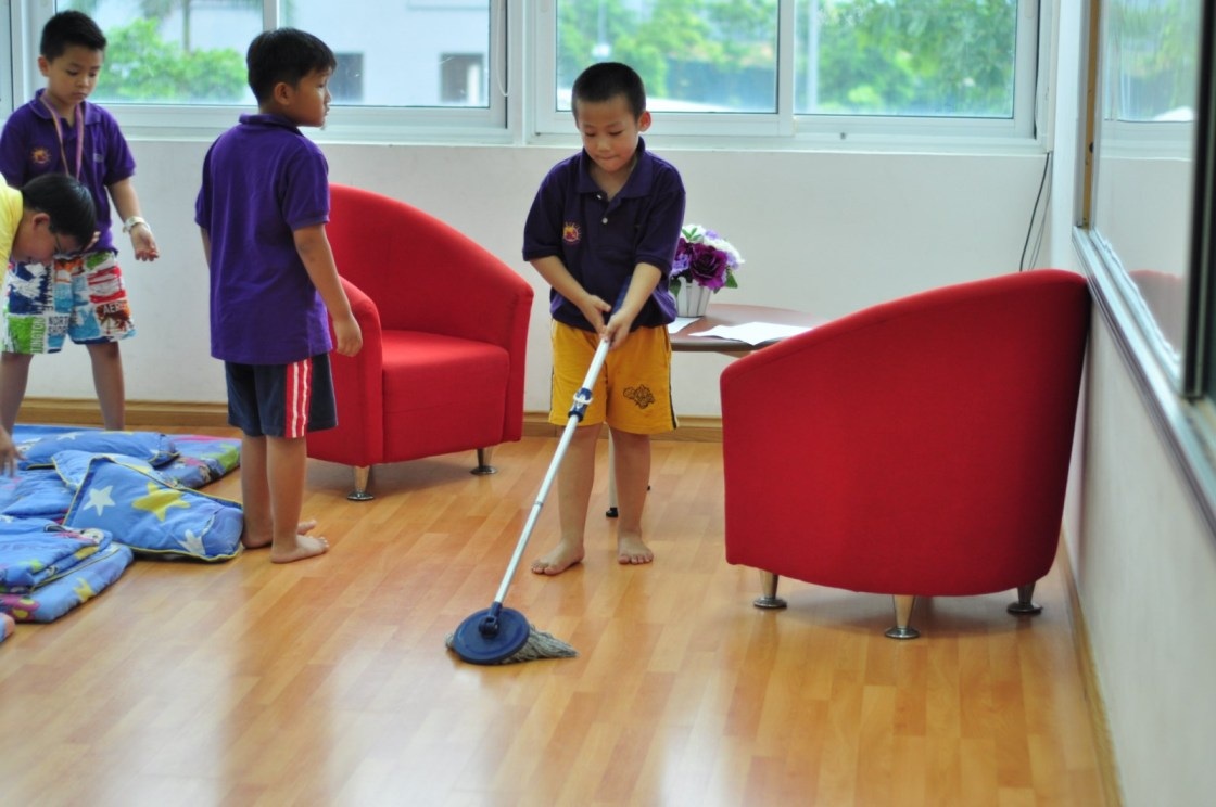 Trẻ còn được học tính tự giác thông qua các hoạt động.